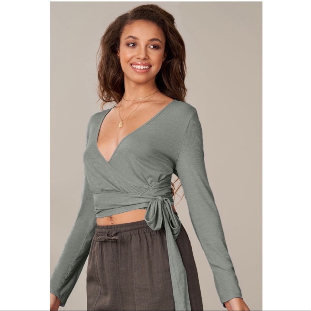 NEW| Women’s Soft Gray Long Sleeve Cropped Top - Picture 2 of 4